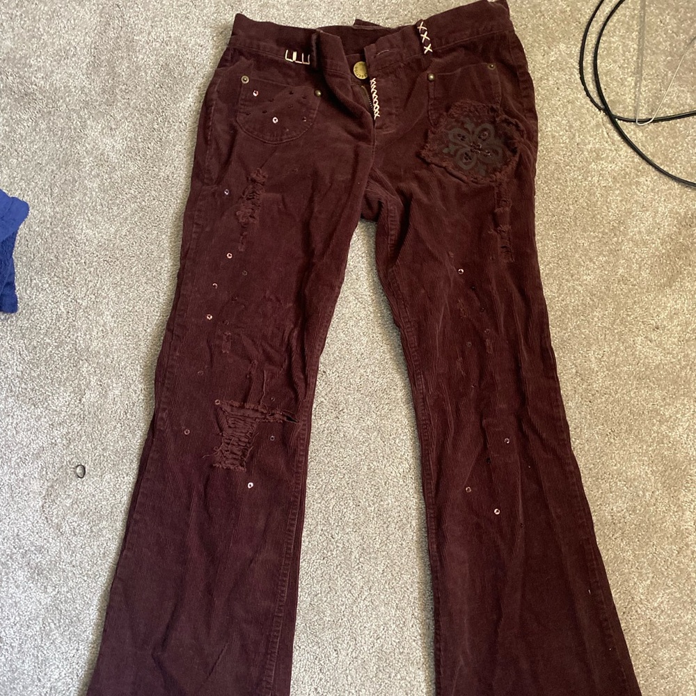 Hey guys I’m Selling my Maroon/Brown, Cotton JLO (by Jennifer Lopez) Jeans.